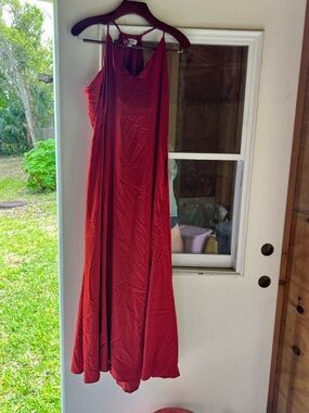 Sleeveless Red Maxi Dress with V-Neck - Classic Evening Style